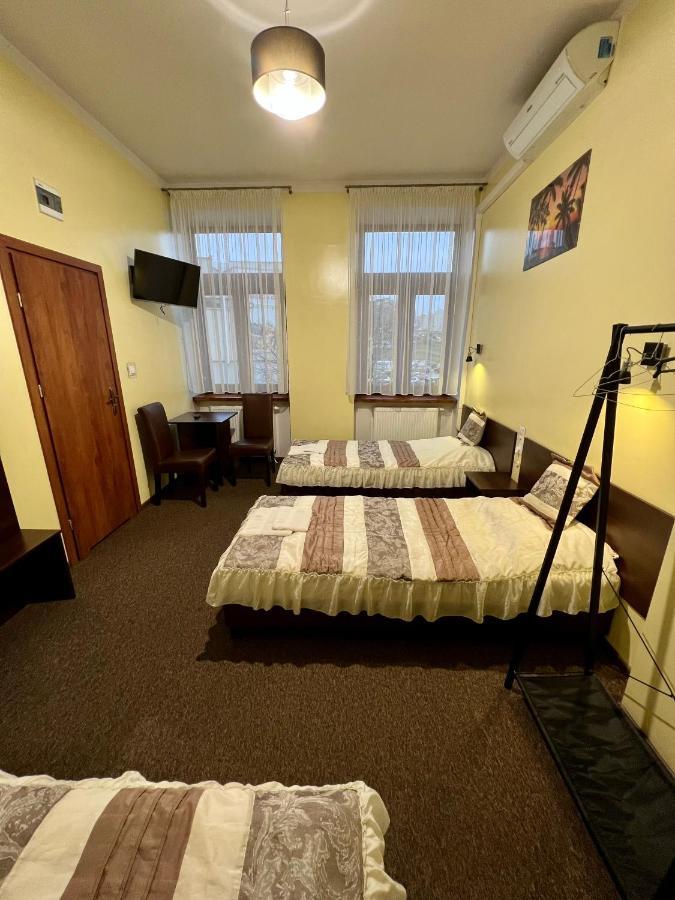 Apartamenty Ostrowiec - Pokoje Goscinne Centrum Ostrowiec Świętokrzyski Eksteriør bilde