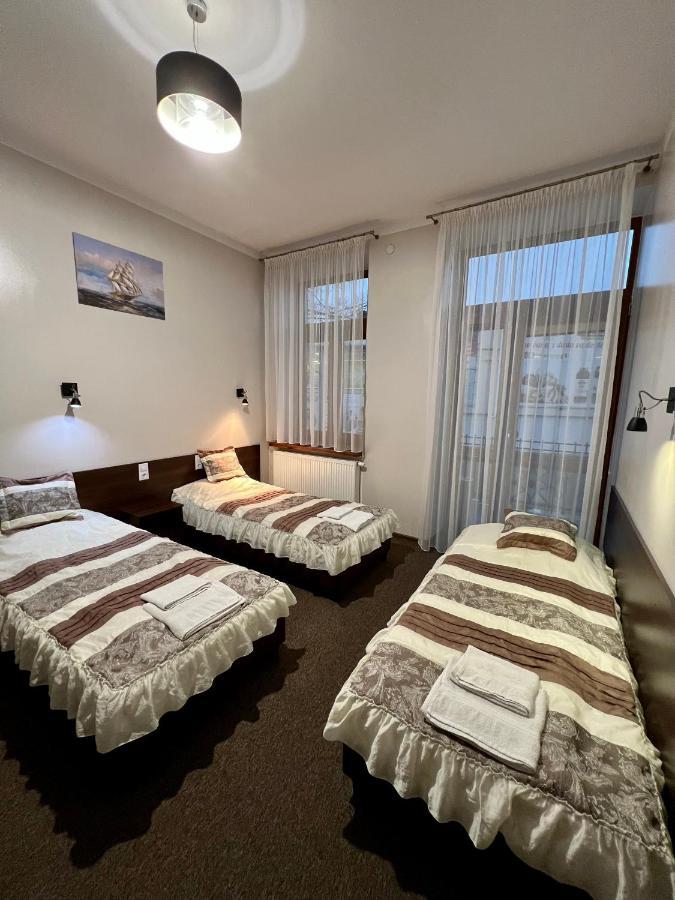 Apartamenty Ostrowiec - Pokoje Goscinne Centrum Ostrowiec Świętokrzyski Eksteriør bilde