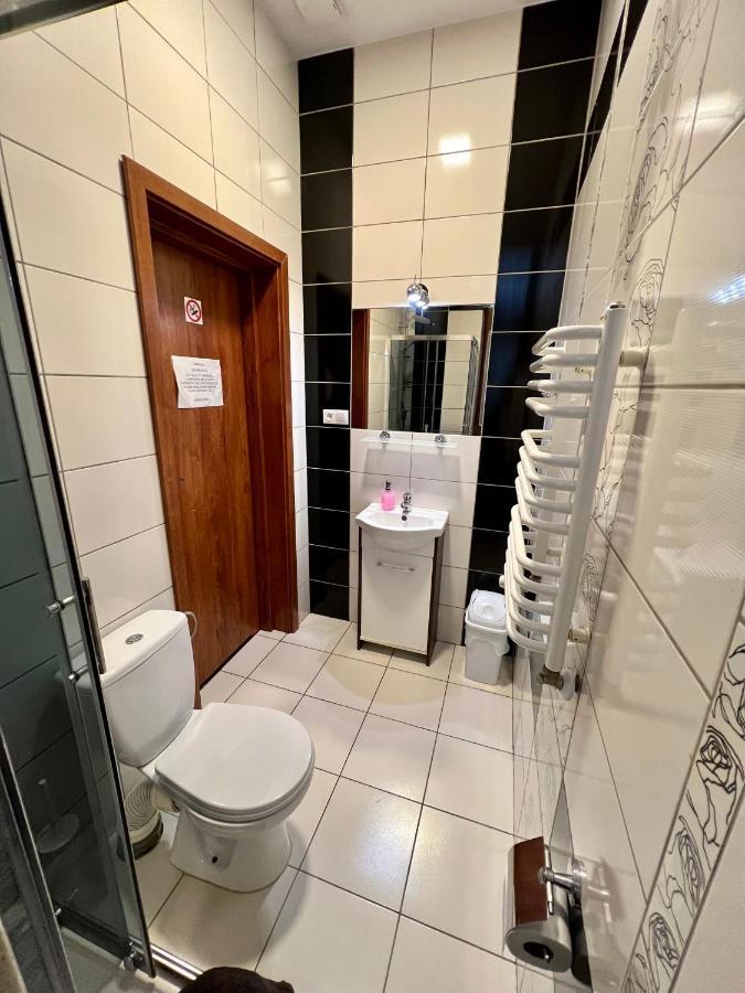 Apartamenty Ostrowiec - Pokoje Goscinne Centrum Ostrowiec Świętokrzyski Eksteriør bilde