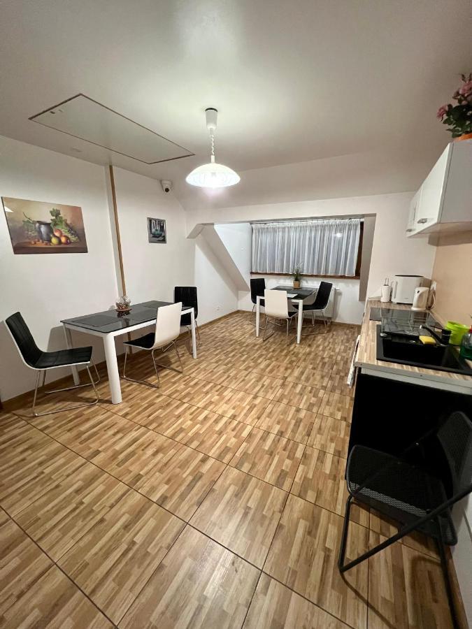 Apartamenty Ostrowiec - Pokoje Goscinne Centrum Ostrowiec Świętokrzyski Eksteriør bilde